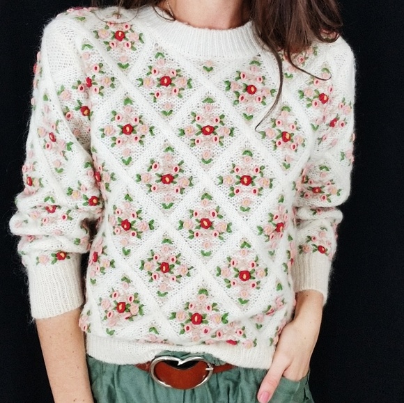 The Limited Sweaters - The Limited rose knit sweater -E2